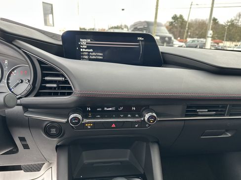 Used 2025 MAZDA MAZDA3 Carbon image 32