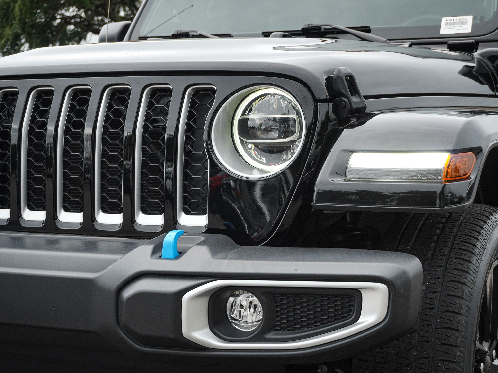 Used 2022 Jeep Wrangler Unlimited Sahara w/ Cold Weather Group AWD/4WD image 6