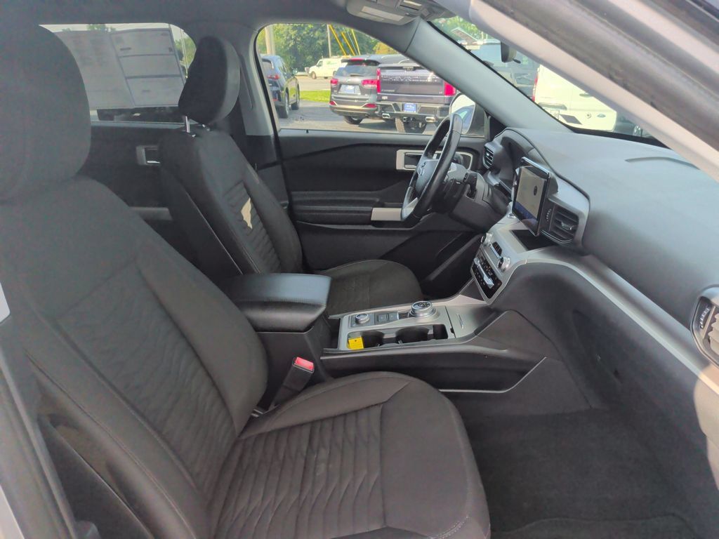 Used 2020 Ford Explorer XLT w/ Comfort Package AWD/4WD image 16