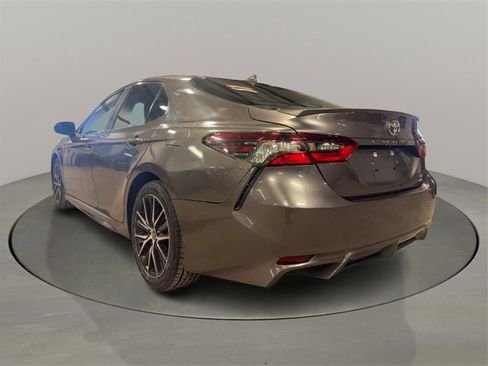 Used 2024 Toyota Camry XLE image 5