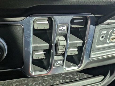 New 2025 Jeep Gladiator Sport image 20