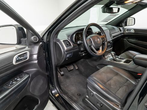 Used 2022 Jeep Grand Cherokee Laredo X image 12