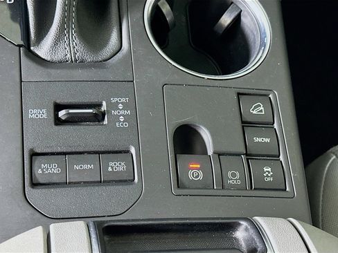 Used 2023 Toyota Highlander LE image 25