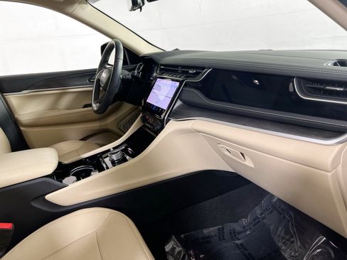 Used 2022 Jeep Grand Cherokee Limited w/ Luxury Tech Group II image 29