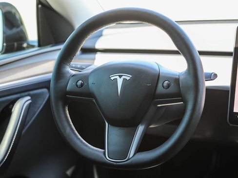 Used 2024 Tesla Model Y Long Range AWD/4WD image 15