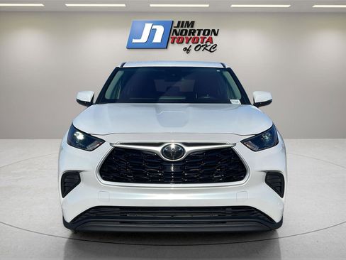 Used 2022 Toyota Highlander L image 2
