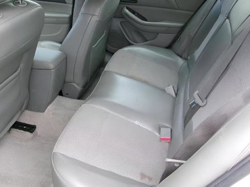 Used 2016 Chevrolet Malibu LT image 9