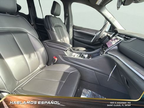 Used 2025 Jeep Grand Cherokee Limited image 31