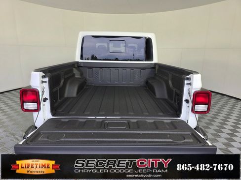 New 2025 Jeep Gladiator Sport image 28