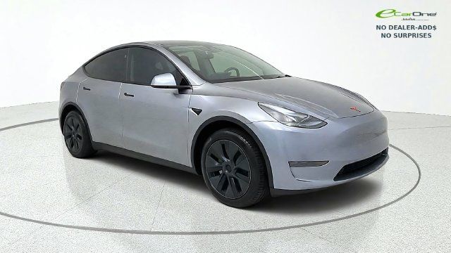 Used 2025 Tesla Model Y Long Range RWD image 2