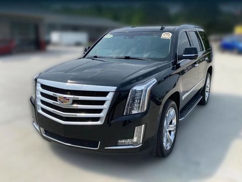 Used 2015 Cadillac Escalade Luxury image 3