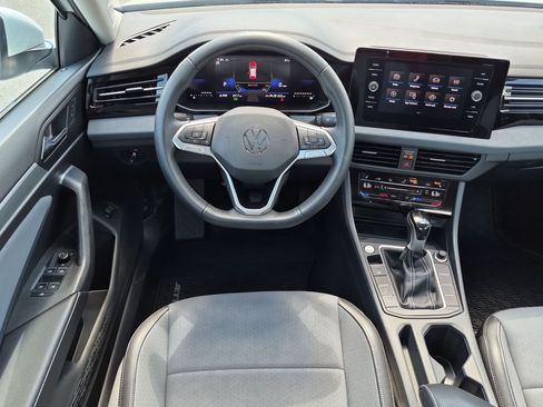 Used 2026 Volkswagen Jetta SE FWD image 30