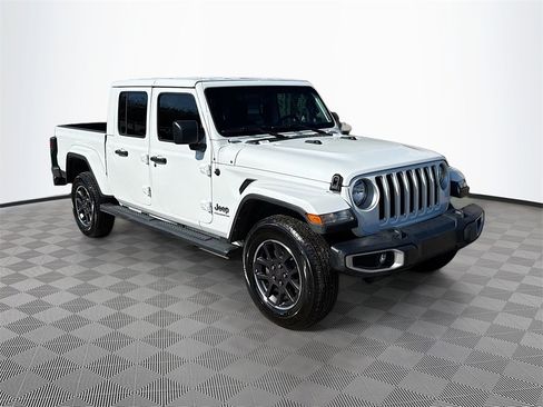 Used 2023 Jeep Gladiator Overland image 4