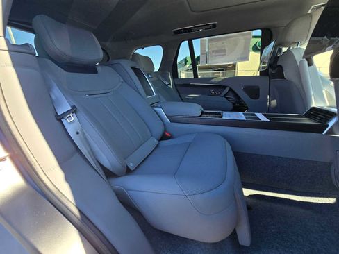 Used 2025 Land Rover Range Rover SV image 14