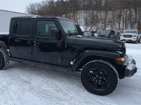 Used 2022 Jeep Gladiator Willys image 2
