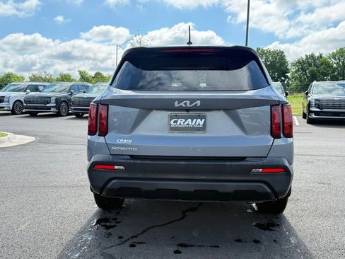 Used 2023 Kia Sorento LX FWD image 6