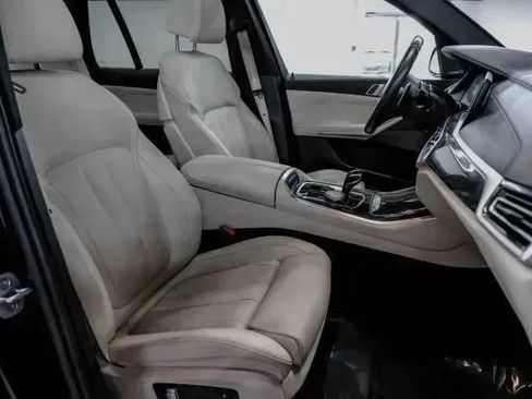 Used 2022 BMW X5 M50i w/ Premium Package image 39