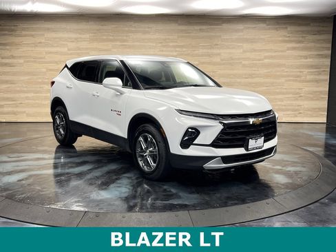 Used 2023 Chevrolet Blazer LT image 1