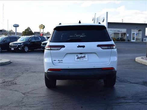 Used 2023 Jeep Grand Cherokee L Laredo image 6