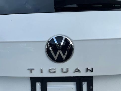 Used 2023 Volkswagen Tiguan SE image 11