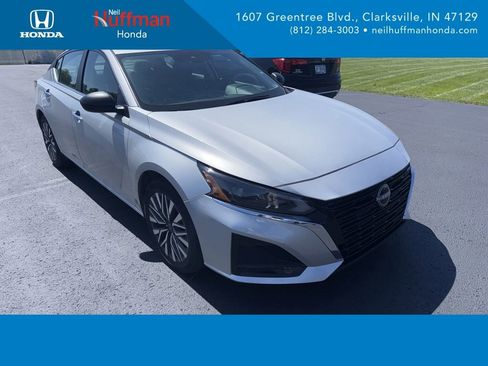 Used 2024 Nissan Altima 2.5 SV FWD image 1