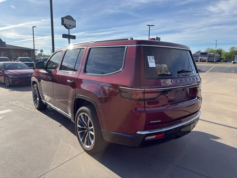 Used 2022 Jeep Wagoneer Series III w/ Premium Group I AWD/4WD image 3