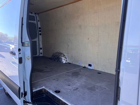 Used 2022 Mercedes-Benz Sprinter 2500 image 9