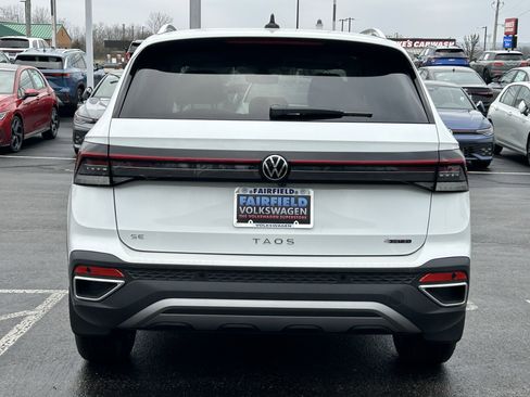 New 2026 Volkswagen Taos SE image 6