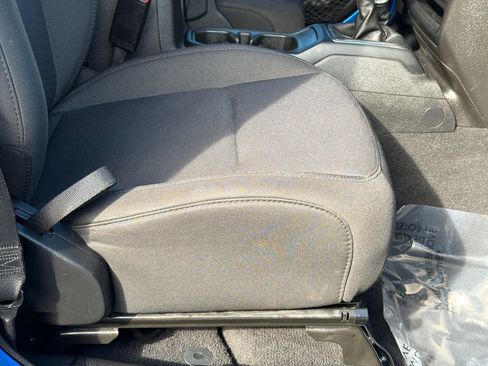 Used 2021 Jeep Gladiator Sport image 12