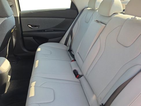 Used 2025 Hyundai Elantra Limited FWD image 13