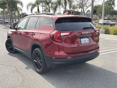 Used 2023 GMC Terrain SLE w/ Elevation Edition image 6