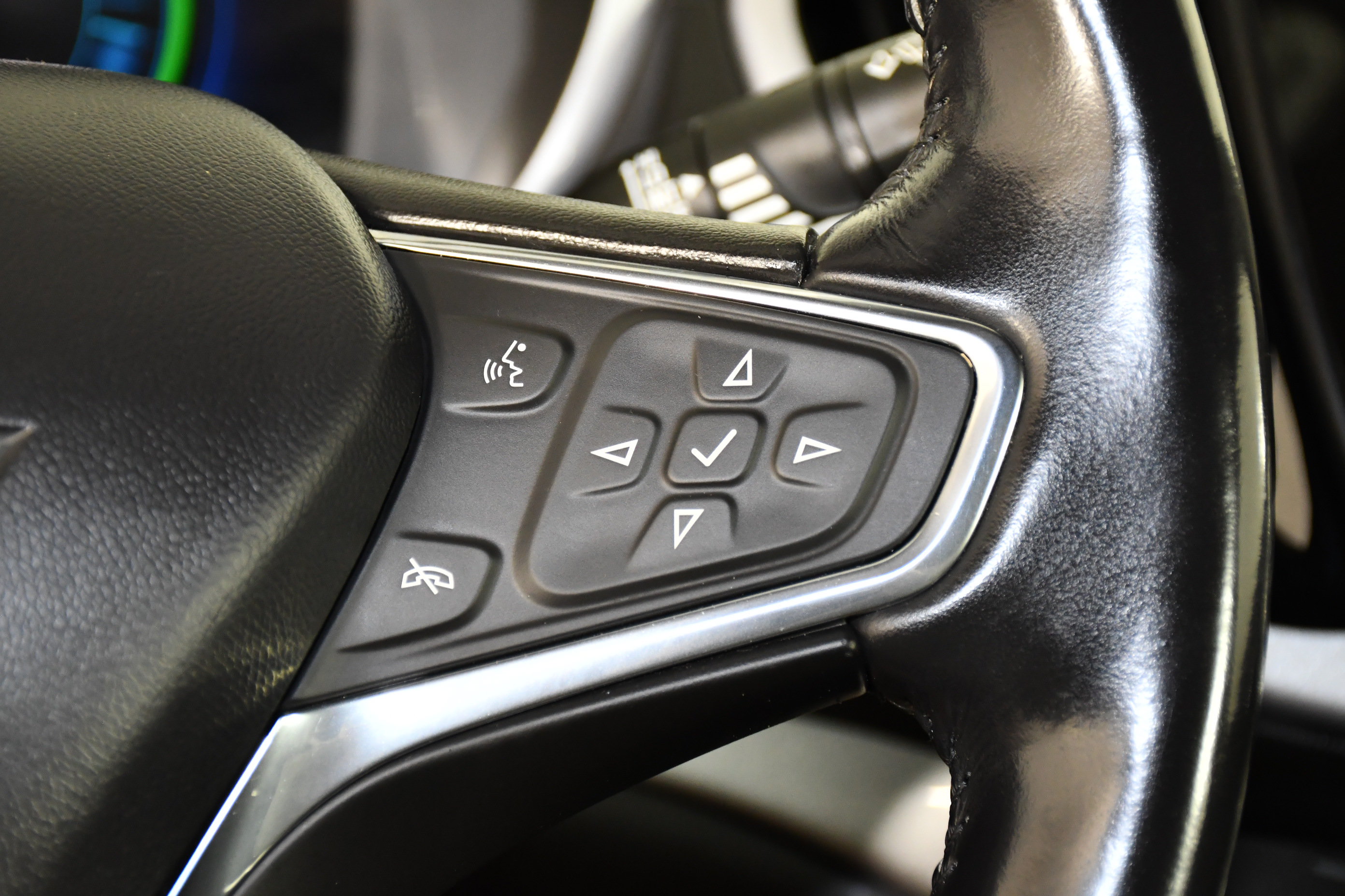 Used 2018 Chevrolet Volt LT w/ Comfort Package FWD image 21