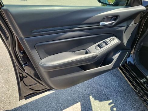 Used 2024 Nissan Altima 2.5 SV FWD image 18
