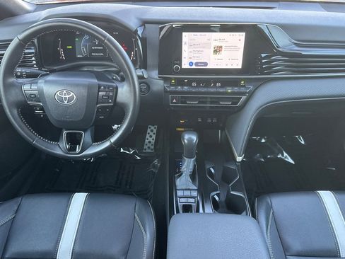 Used 2025 Toyota Camry SE image 15