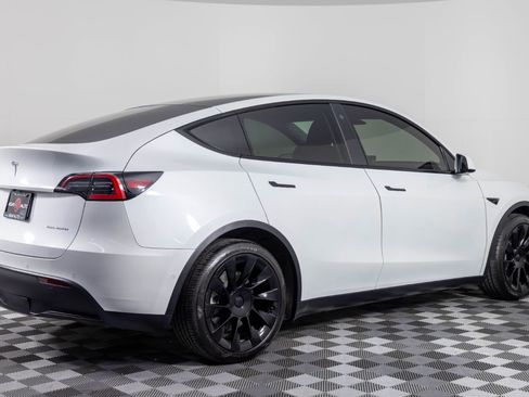 Used 2021 Tesla Model Y Long Range image 8
