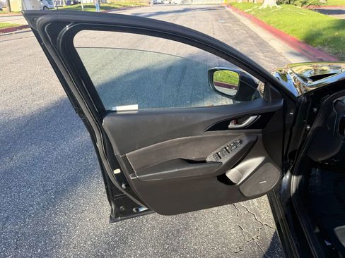 Used 2016 MAZDA MAZDA3 i Touring w/ Popular Equipment Package image 12