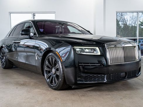 Used 2022 Rolls-Royce Ghost image 4
