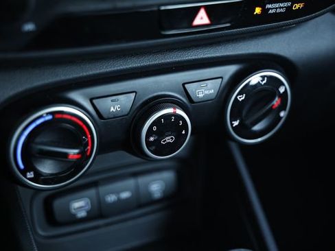 Used 2023 Hyundai Venue SE image 35