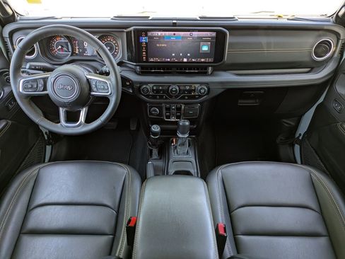 Used 2024 Jeep Wrangler Sahara image 19