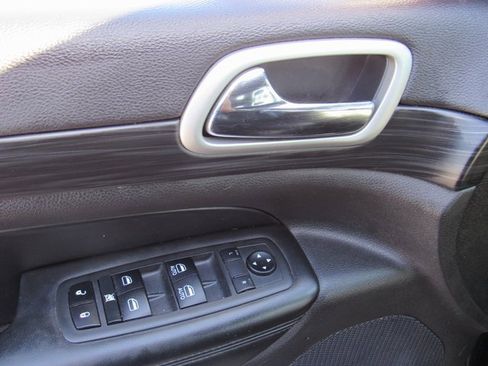 Used 2020 Jeep Grand Cherokee Altitude image 12