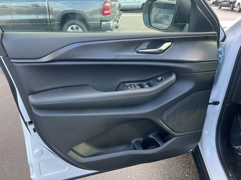 New 2025 Jeep Grand Cherokee Laredo X image 18