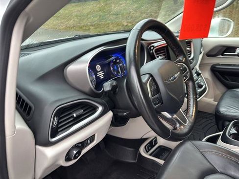 Used 2020 Chrysler Pacifica Touring-L Plus w/ Advanced Safetytec Group image 13