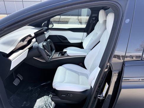 Used 2022 Tesla Model X image 28