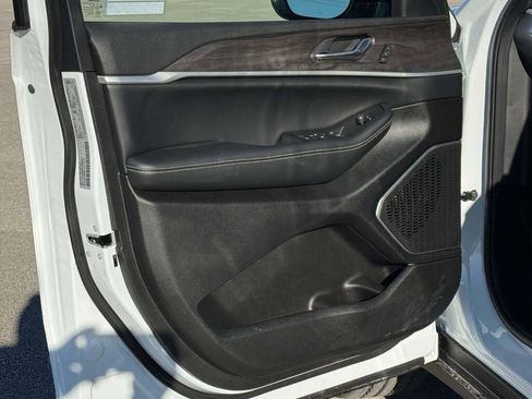 New 2026 Jeep Grand Cherokee L Limited image 23