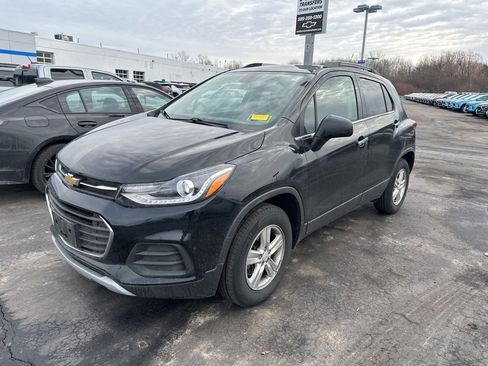 Used 2019 Chevrolet Trax LT w/ LT Convenience Package image 4