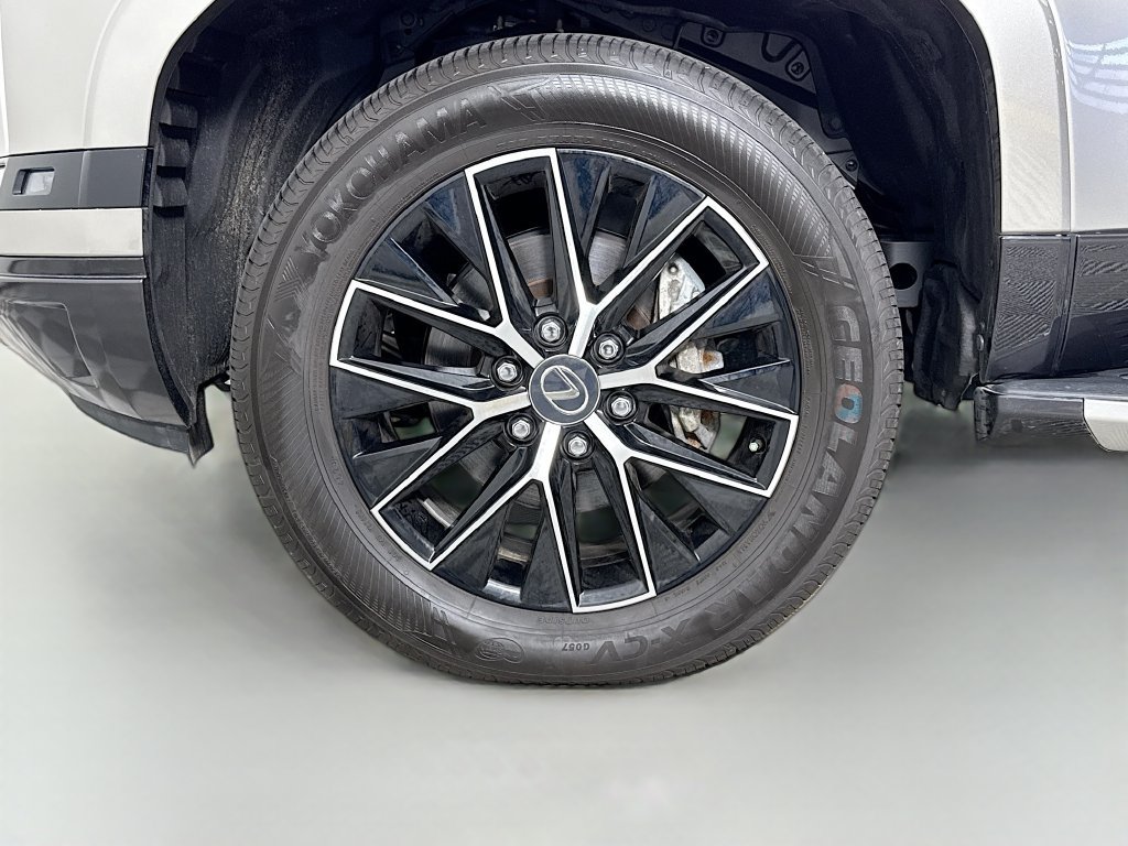 Used 2024 Lexus GX 550 w/ Accessory Package (2T) AWD/4WD image 33