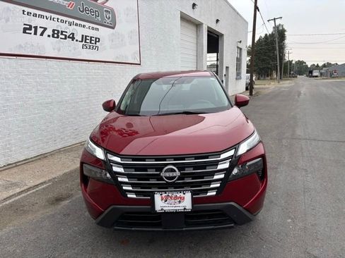 Used 2024 Nissan Rogue SV AWD/4WD image 2