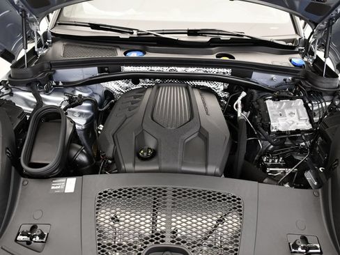 Certified 2026 Porsche Macan Turbo AWD/4WD image 12