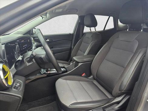 Used 2024 Chevrolet Trax LT w/ Driver Confidence Package FWD image 16
