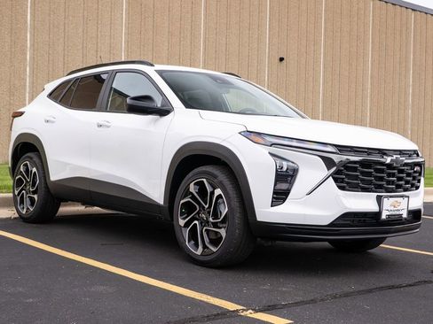 New 2025 Chevrolet Trax RS w/ Sunroof Package image 2